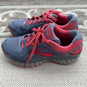 Brooks Women’s Adrenaline ASR-13 Sneakers